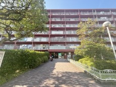爽やかな青空の下に贅沢なほどに降り注ぐ陽光、豊かな居住性と、クオリティが見事に調和した住空間は、住まうことの喜びを感じさせてくれ