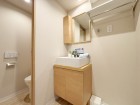 十分な大きさの洗面台は、身だしなみチェックや歯磨きなど、朝の慌ただしい時間でも余裕とゆとりを感じて頂けます。
