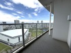 日差しの差し込むバルコニー