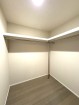 たっぷり入るウォークインクローゼットは奥行きがあるのでたくさん収納できます。
