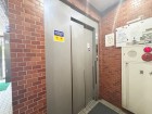 エレベーター付きのマンションです。