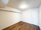 洋室5.5帖。一日の疲れをいやしてくれる主寝室。時を忘れて過ごす場所として過ごせるお部屋です。