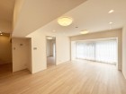 LDK17.7帖。のびのびとくつろげるリビングは、家族のコミュニケーションの場として、みんなが集まる一番の場所に。