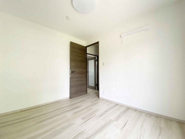 一日の疲れをいやしてくれる主寝室。時を忘れて過ごす場所として過ごせるお部屋です。