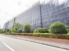 マンション外観。生活利便性に優れた立地環境。