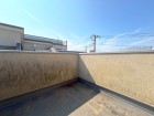 気持ちのいい空が見渡せる広いバルコニー。