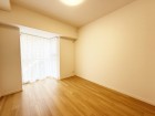 サービスルーム4.7帖。十分な広さがあるので居室としても。