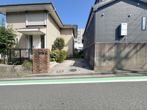 建築条件なしの売地です。お好きなハウスメーカーで建築していただけます。