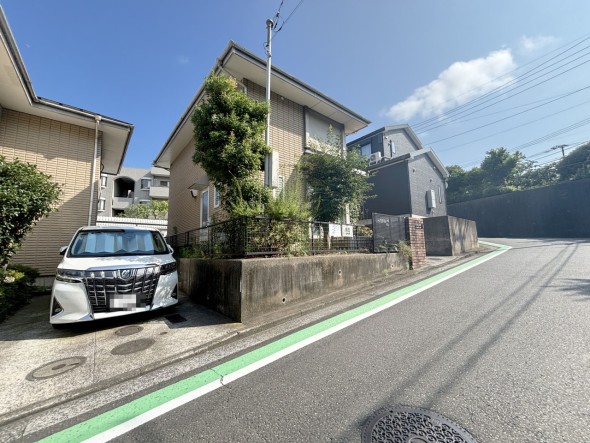 整備された前面道路です。