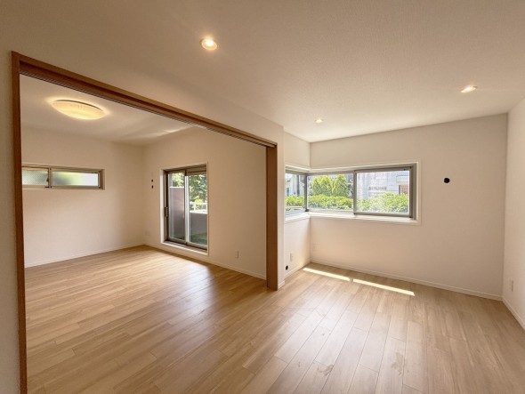 一日の疲れをいやしてくれる主寝室。時を忘れて過ごす場所として過ごせるお部屋です。