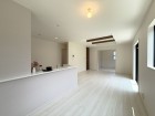 家族と過ごす時間を大切にしたい方にぴったりの明るくゆとりある住空間です。