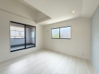 一日の疲れをいやしてくれる主寝室。時を忘れて過ごす場所として過ごせるお部屋です。