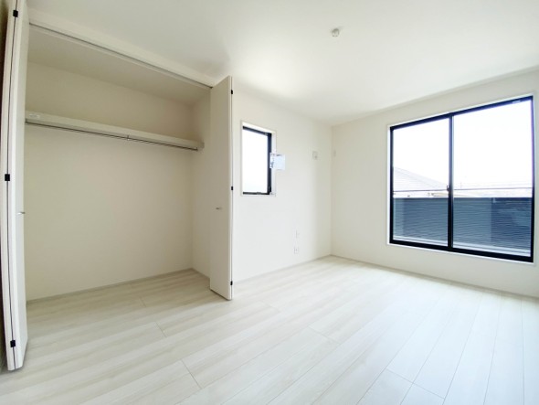 洋室6.7帖。一日の疲れをいやしてくれる主寝室。時を忘れて過ごす場所として過ごせるお部屋です。