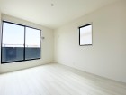 洋室6帖。明るくあたたかな居室では、朝の目覚めも気持ちよく起きられます。
