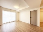 LDK13.2帖。のびのびとくつろげるリビングは、家族のコミュニケーションの場として、みんなが集まる一番の場所に。