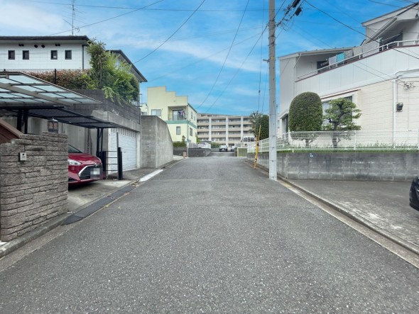整備された前面道路です。