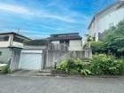 青空広がる解放感ある立地です。