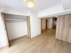 一日の疲れをいやしてくれる主寝室。時を忘れて過ごす場所として過ごせるお部屋です。