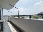 日差しの差し込むバルコニー