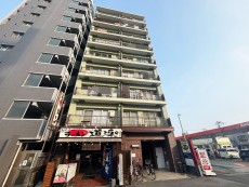 爽やかな青空の下に贅沢なほどに降り注ぐ陽光、豊かな居住性と、クオリティが見事に調和した住空間は、住まうことの喜びを感じさせてくれ