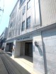お客様をお迎えする玄関は落ち着いた雰囲気。帰り着くたびに洗練されたテイストの空間に迎えられ誇りと喜びを感じる玄関まわりです。