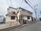 爽やかな青空の下に贅沢なほどに降り注ぐ陽光、豊かな居住性と、クオリティが見事に調和した住空間は、住まうことの喜びを感じさせてくれ