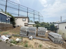 爽やかな青空の下に贅沢なほどに降り注ぐ陽光、豊かな居住性と、クオリティが見事に調和した住空間は、住まうことの喜びを感じさせてくれ
