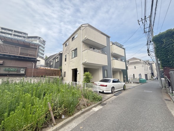 周辺は閑静な住宅街につき落ち着いた環境です。
