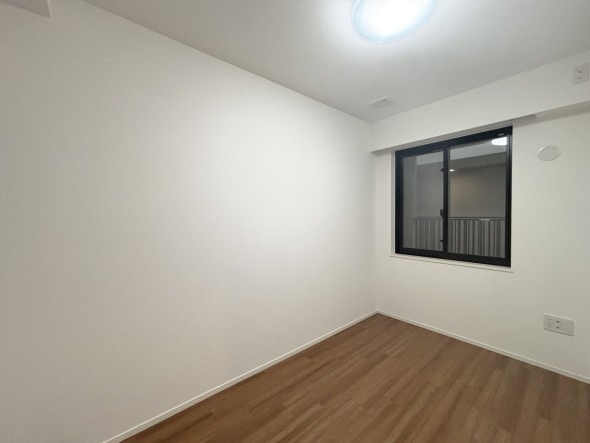 一日の疲れをいやしてくれる主寝室。時を忘れて過ごす場所として過ごせるお部屋です。
