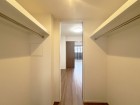 たっぷり入るウォークインクローゼットは奥行きがあるのでたくさん収納できます。