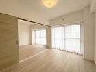 一日の疲れをいやしてくれる主寝室。時を忘れて過ごす場所として過ごせるお部屋です。