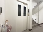 エレベーター付きのマンションです。