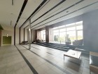 広くゆったりとしたラウンジは、訪問されたお客さまをもてなす最初のフロアです。堂々とした優雅な雰囲気を演出し、リラックスしてお待ち