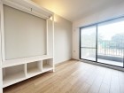 洋室4.5帖。フローリングの部屋は清潔感があり、日々のお掃除も楽で助かります。