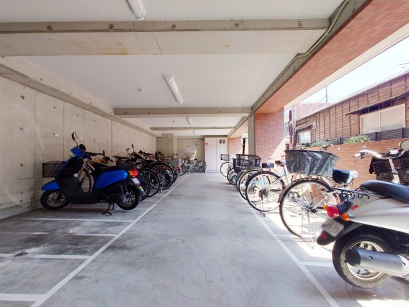 敷地内バイク置場・駐輪場