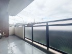 日差しの差し込むバルコニー