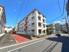 マンション外観。日当たりの良さが外観からも伝わります。