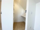 たっぷり入るウォークインクローゼットは奥行きがあるのでたくさん収納できます。
