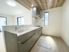 使い勝手の良い設備のキッチンで効率よくお料理もできます。
