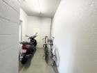 敷地内駐輪場・バイク置き場。空き状況要確認。