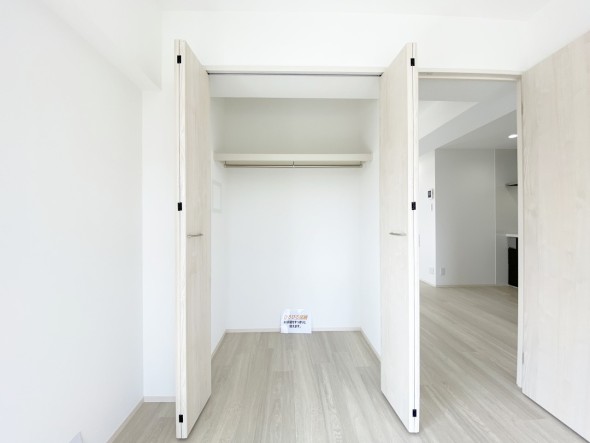 一日の疲れをいやしてくれる主寝室。時を忘れて過ごす場所として過ごせるお部屋です。