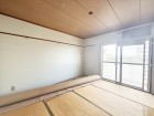和室8帖。客間やお子様の遊び場として多用途にお使い頂けます。  