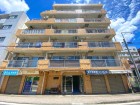 マンション外観。生活利便性に優れた立地環境。