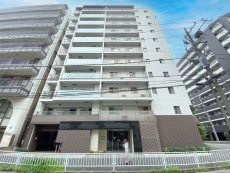 爽やかな青空の下に贅沢なほどに降り注ぐ陽光、豊かな居住性と、クオリティが見事に調和した住空間は、住まうことの喜びを感じさせてくれ