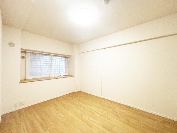 洋室7.8帖。一日の疲れをいやしてくれる主寝室。時を忘れて過ごす場所として過ごせるお部屋です。