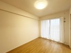 洋室6帖。明るくあたたかな居室では、朝の目覚めも気持ちよく起きられます。