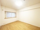 洋室7.8帖。一日の疲れをいやしてくれる主寝室。時を忘れて過ごす場所として過ごせるお部屋です。