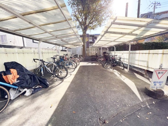 敷地内バイク置き場