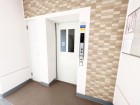 敷地内駐車場がございます。空き状況等に関しましてはお気軽にお問い合わせください。