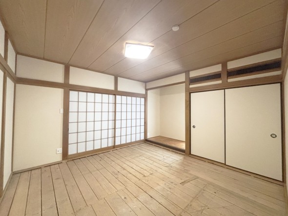 客間やお子様の遊び場として多用途にお使い頂けます。  